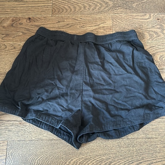 Shorts - Picture 3 of 4